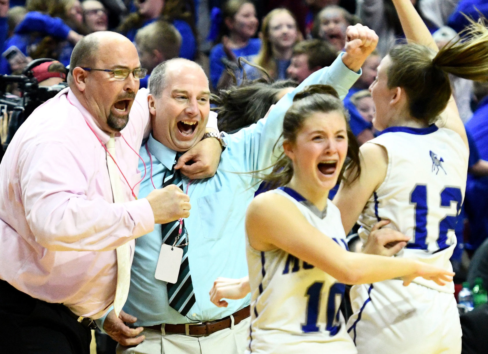 Newell-Fonda vs Bishop Garrigan state basketball